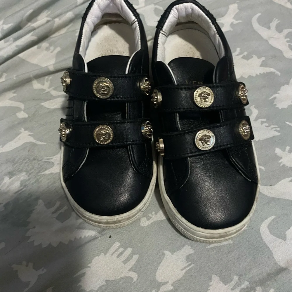 Versace - Picture 3 of 4